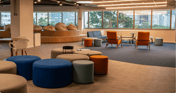 Imagem Hall Decorado com Puffs